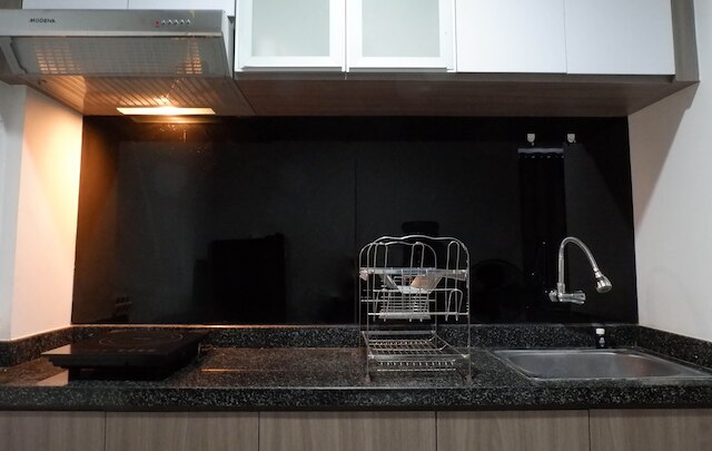 ベスト プライス 2 ベッドー ウィズ プール ビュー アパートメント アット タマン メラティ スラバヤ