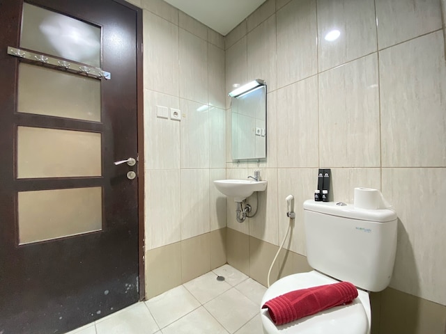 スペーシャス スタジオ ルーム アット タマンサリ ラ グランド アパートメント ニア ビップ