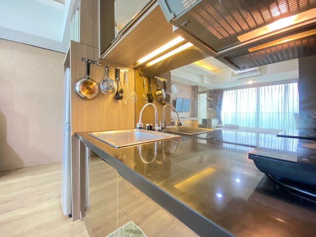 スペーシャス スタジオ ルーム アット タマンサリ ラ グランド アパートメント ニア ビップ