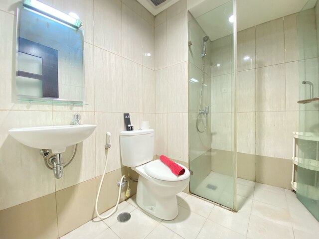 スペーシャス スタジオ ルーム アット タマンサリ ラ グランド アパートメント ニア ビップ