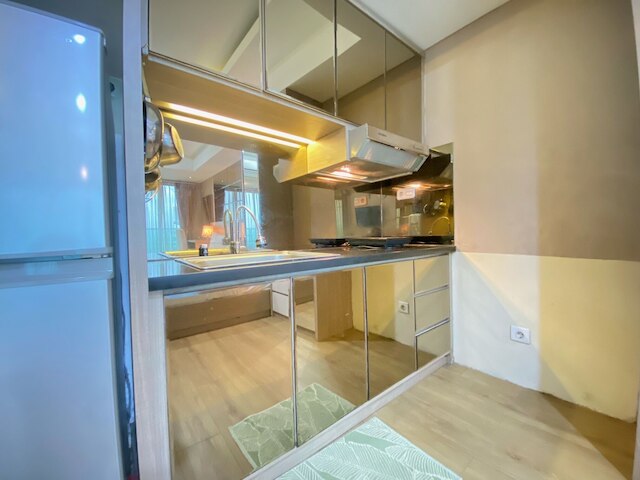 スペーシャス スタジオ ルーム アット タマンサリ ラ グランド アパートメント ニア ビップ