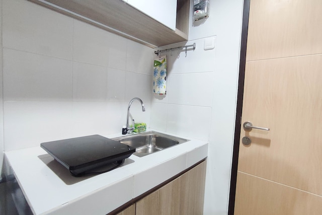 コージー リビング スタジオ アット ザ アルトン アパートメント