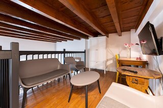 アパルタメント ヴィア デル オリウロ