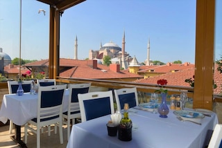 バイ キニャス ホテル