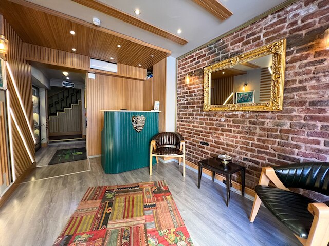 バイ キニャス ホテル