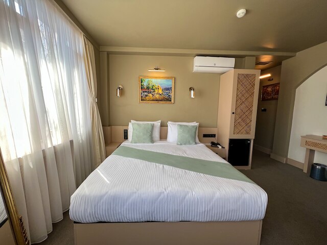 バイ キニャス ホテル