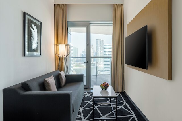 ザ ファースト コレクション ドバイ ビジネス ベイ