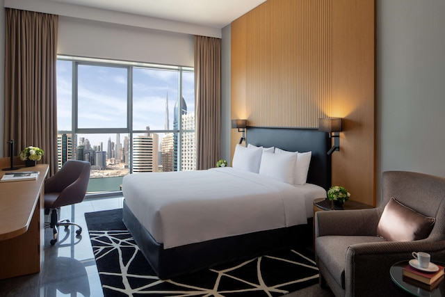 ザ ファースト コレクション ドバイ ビジネス ベイ