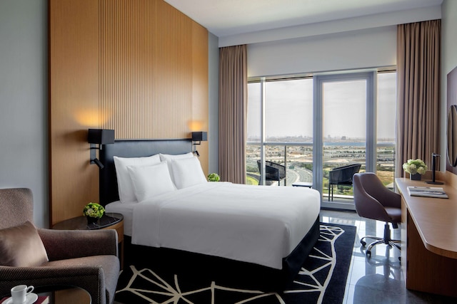 ザ ファースト コレクション ドバイ ビジネス ベイ