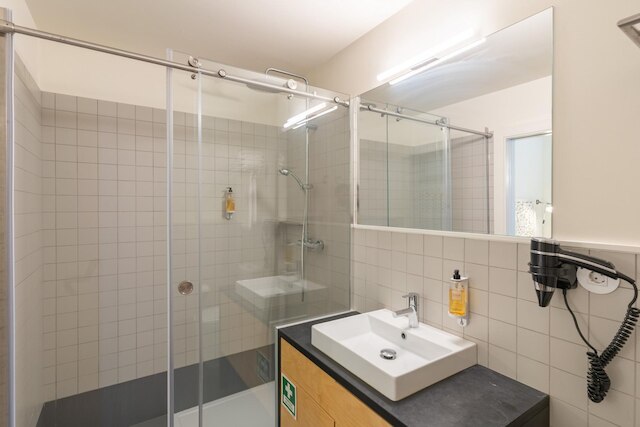 アイコニック ナイトライフ スタジオ 104