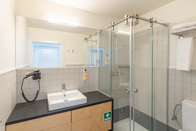 アイコニック ナイトライフ スタジオ 204