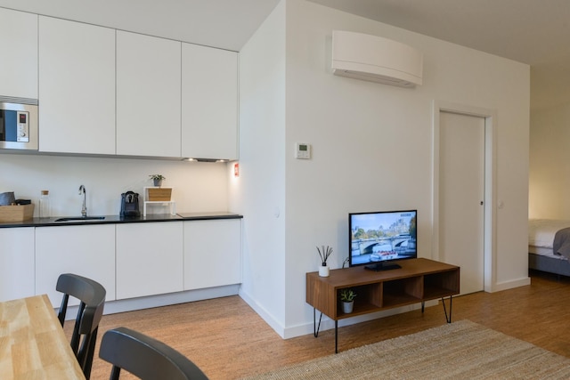 オン トレンド ナイトライフ スタジオ 203