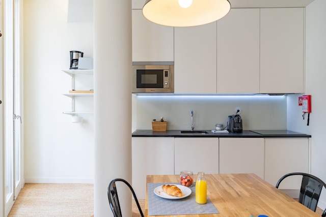 オン トレンド ナイトライフ スタジオ 103