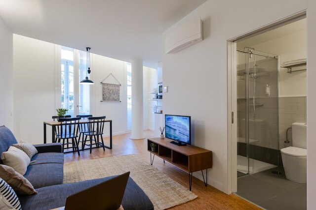 オン トレンド ナイトライフ スタジオ 103