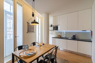 オン トレンド ナイトライフ スタジオ 103