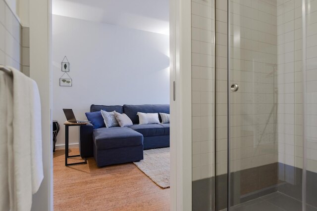 オン トレンド ナイトライフ スタジオ 303