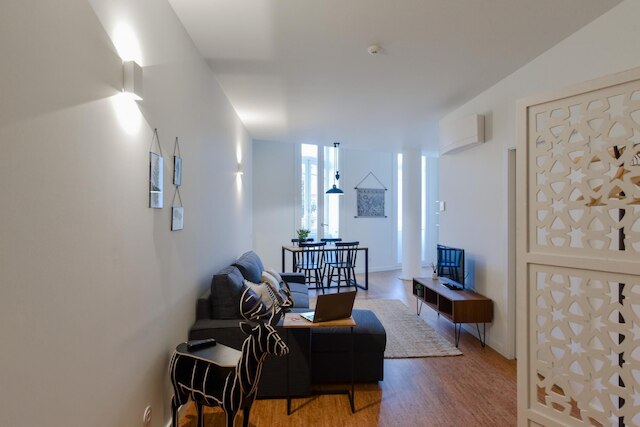 オン トレンド ナイトライフ スタジオ 303