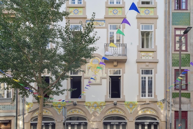 オン トレンド ナイトライフ スタジオ 303