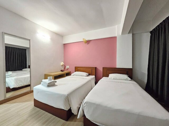 クラウン Bts ナナ ホテル