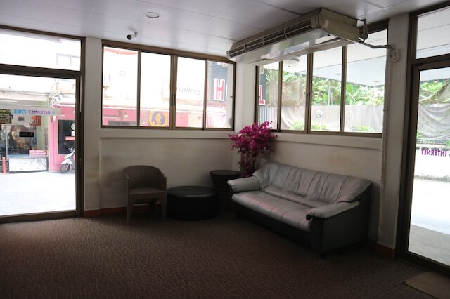 クラウン Bts ナナ ホテル