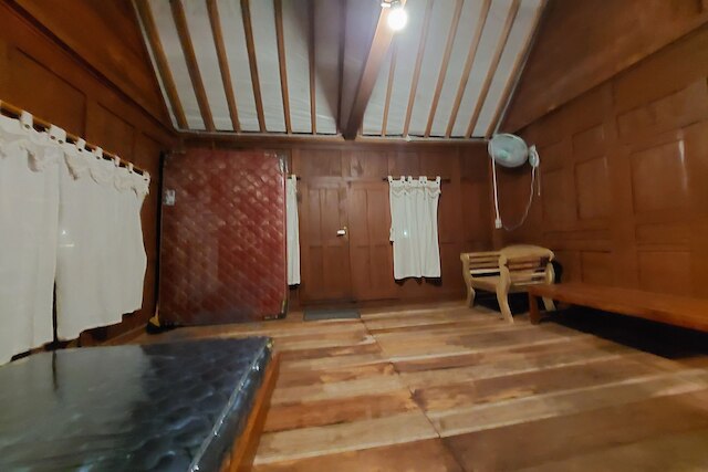 ムボク・ニーム・カフェ・アンド・コテージ