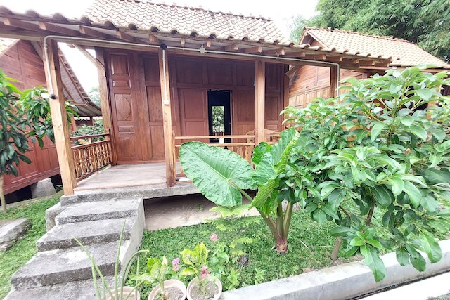 ムボク・ニーム・カフェ・アンド・コテージ