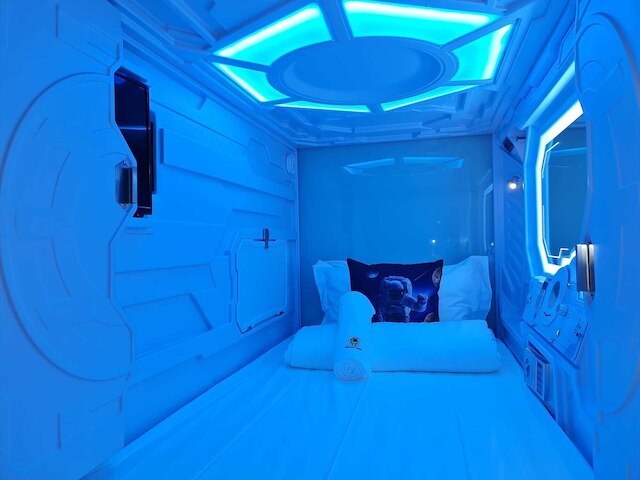 ギャラクシー・ポッド・カプセル・ホテル・ボート・キー