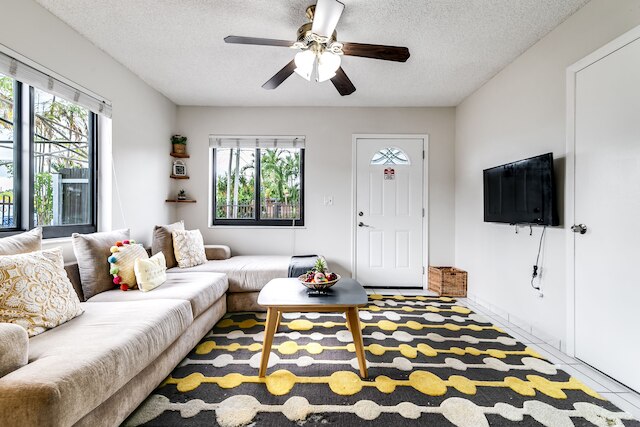 2 ベッド2 バス ハウス バックヤード ジャクージ 付き