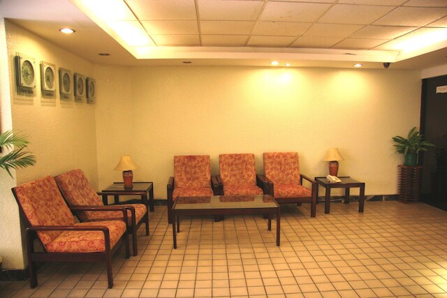 ホワイトハウスホテル