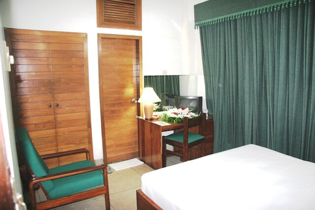 ホワイトハウスホテル