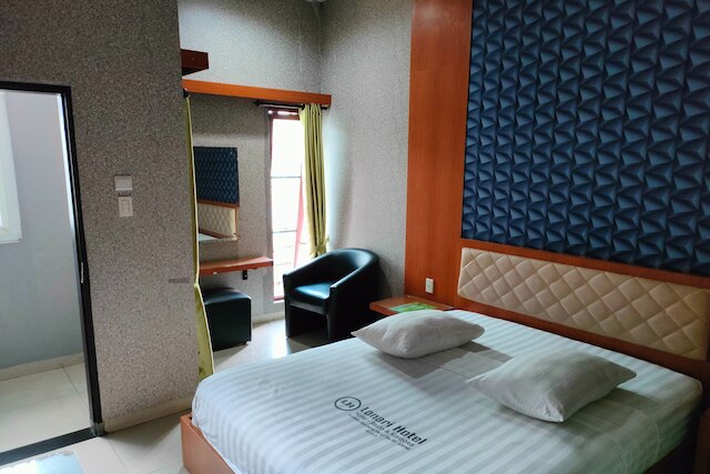 ロナリ  ホテル