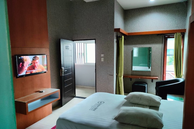 ロナリ  ホテル