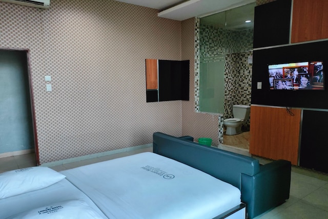 ロナリ  ホテル