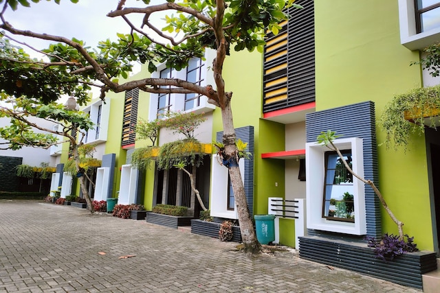 ロナリ  ホテル