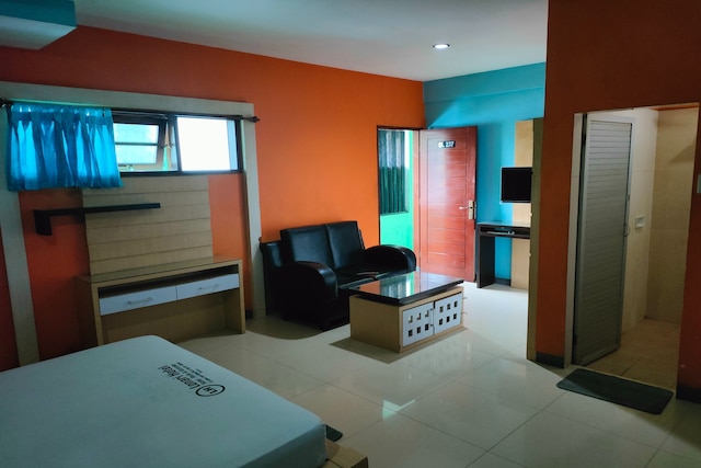 ロナリ  ホテル