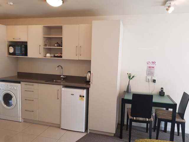 デ ラーゴ モーテル アパートメンツ