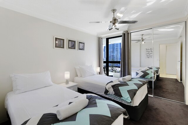 サーファーズ センチュリー オーシャンサイド アパートメンツ