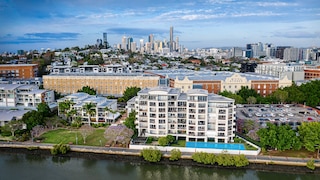 ゴールズボロ プレイス アパートメンツ