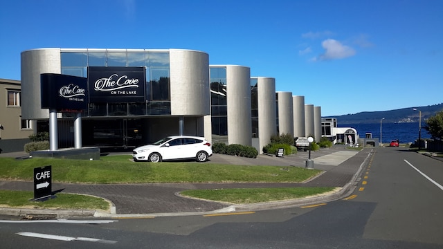 ザ コーブ タウポ