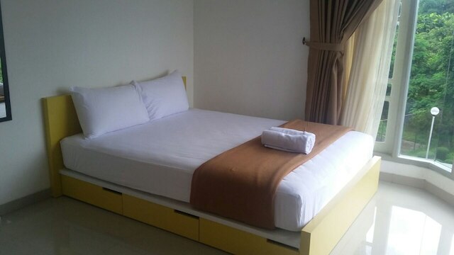 オマー サストロ