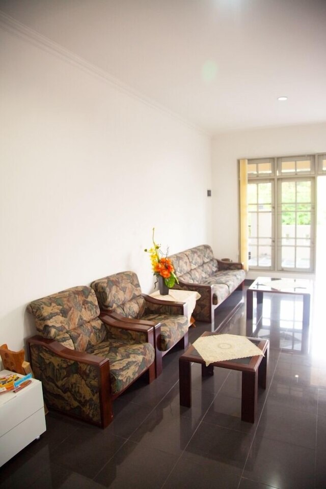 オマー サストロ