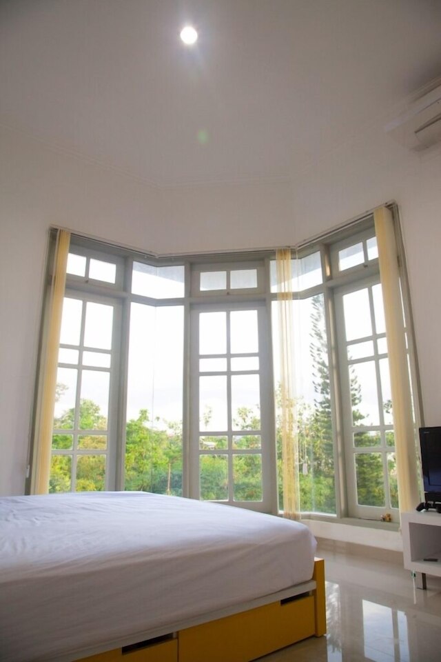 オマー サストロ