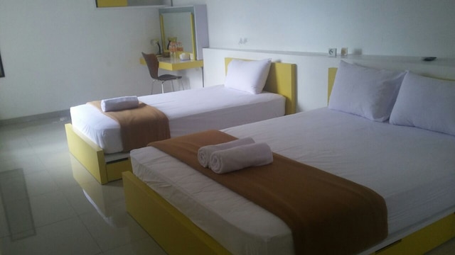 オマー サストロ