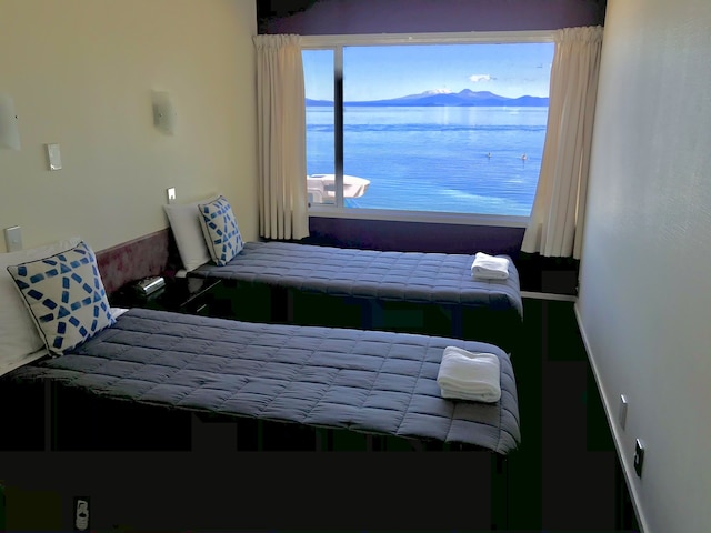 トゥーイ オークス モーテル