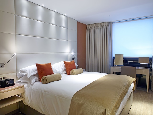 シュヴァル スリー キーズ アット ザ タワー オブ ロンドン