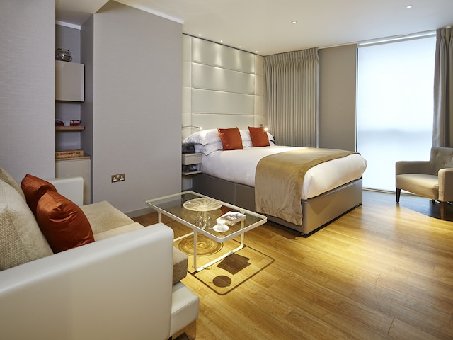 シュヴァル スリー キーズ アット ザ タワー オブ ロンドン