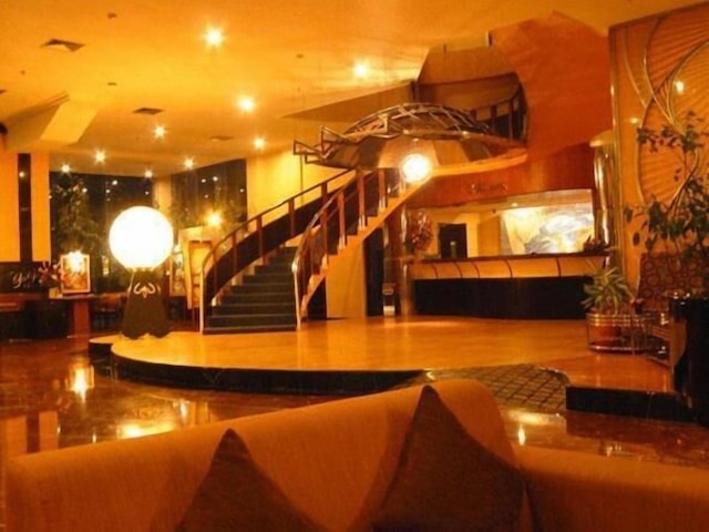 ホテル オヴァル スラバヤ