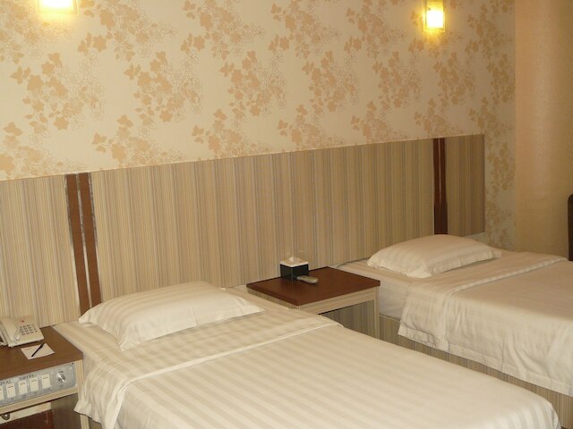 ホテル オヴァル スラバヤ