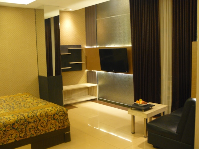 ホテル オヴァル スラバヤ