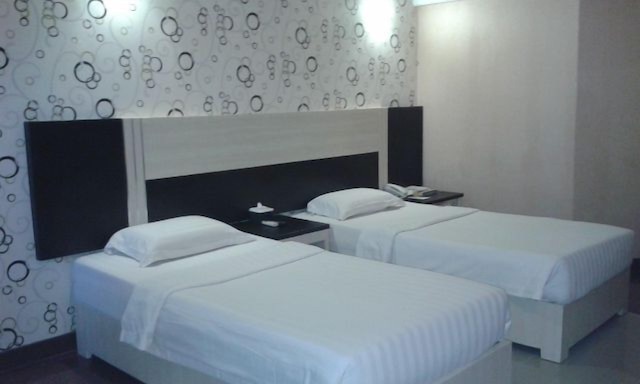 ホテル オヴァル スラバヤ